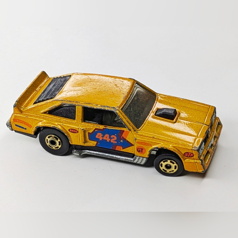 Vintage 1978 Hot Wheels Oldsmobile Flat Out 442 Stocker Race Car Gold Blackwall